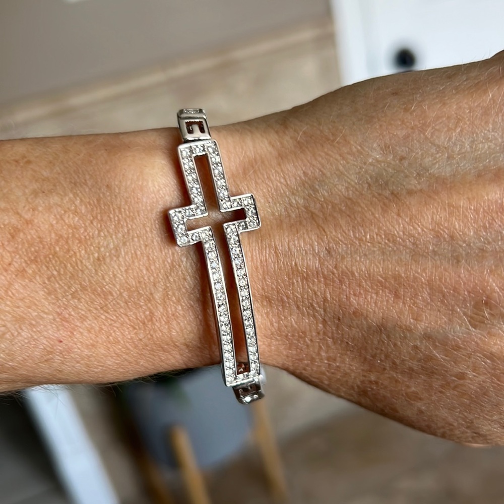 Cross bracelet